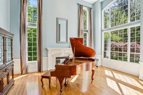 25846 NE 4th Place Sammamish WA 98074