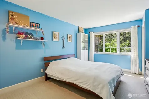 25846 NE 4th Place Sammamish WA 98074