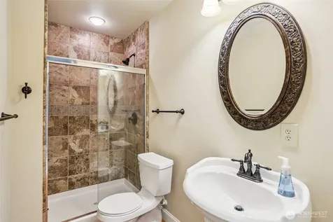25846 NE 4th Place Sammamish WA 98074