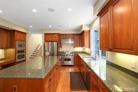 25846 NE 4th Place Sammamish WA 98074