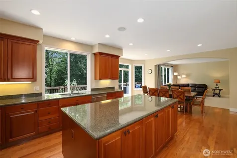 25846 NE 4th Place Sammamish WA 98074