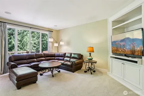 25846 NE 4th Place Sammamish WA 98074