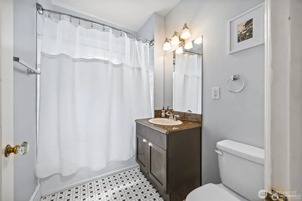 2132 5th Avenue Seattle WA 98121