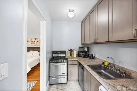 2132 5th Avenue Seattle WA 98121