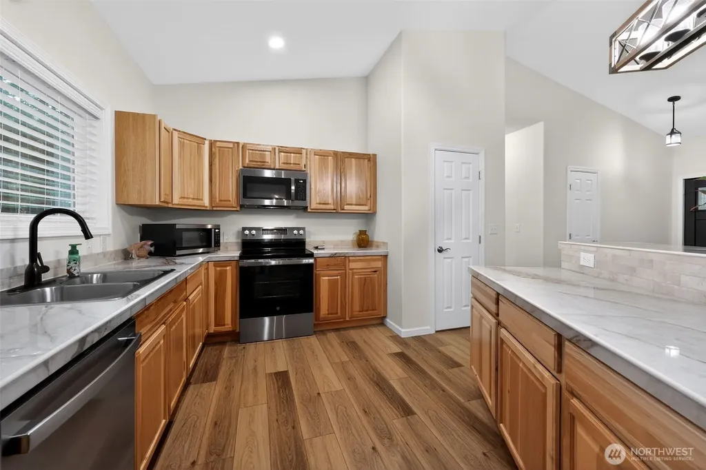 148 E Fox Run Lane Grapeview WA 98546