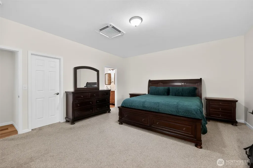 148 E Fox Run Lane Grapeview WA 98546