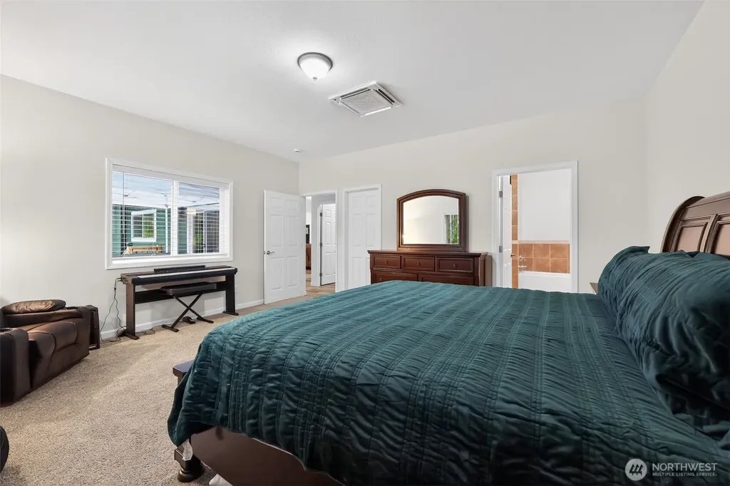 148 E Fox Run Lane Grapeview WA 98546