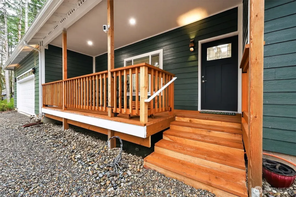 148 E Fox Run Lane Grapeview WA 98546