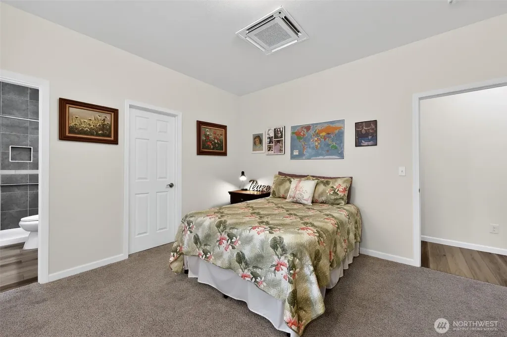 148 E Fox Run Lane Grapeview WA 98546