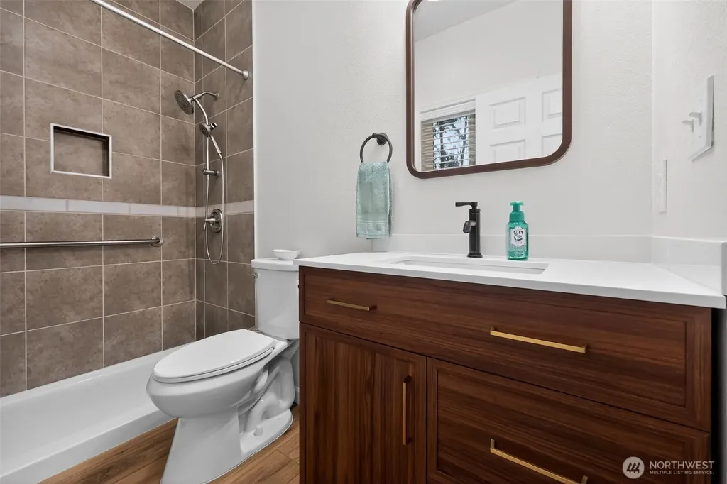 148 E Fox Run Lane Grapeview WA 98546