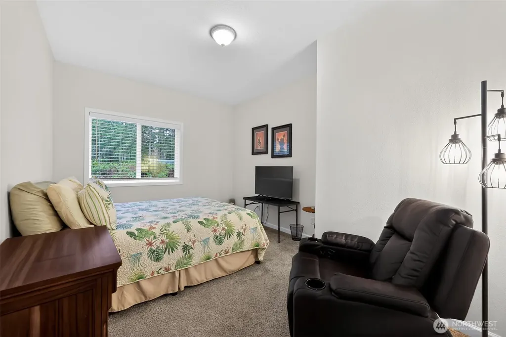 148 E Fox Run Lane Grapeview WA 98546