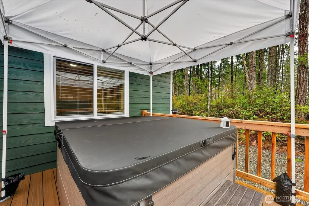 148 E Fox Run Lane Grapeview WA 98546
