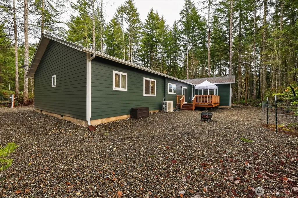 148 E Fox Run Lane Grapeview WA 98546