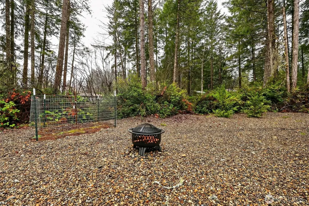 148 E Fox Run Lane Grapeview WA 98546