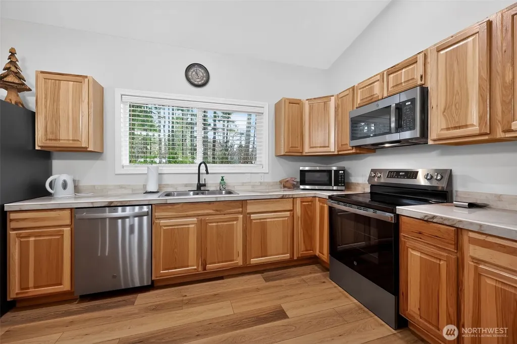 148 E Fox Run Lane Grapeview WA 98546