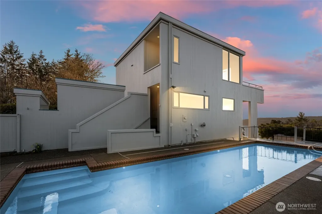 4042 Soundview Drive W University Place WA 98466