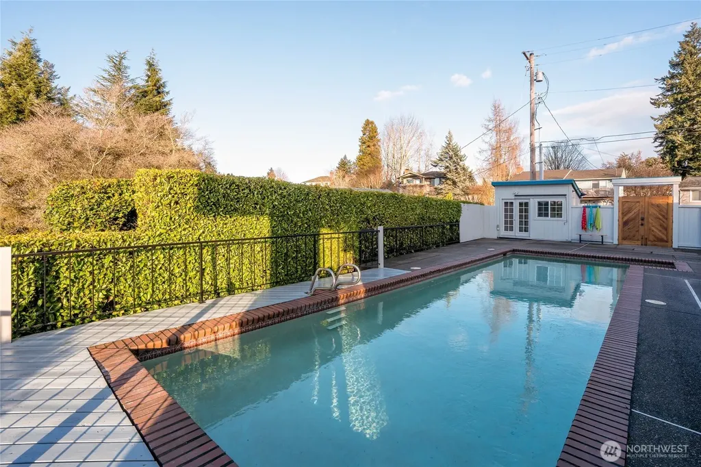 4042 Soundview Drive W University Place WA 98466