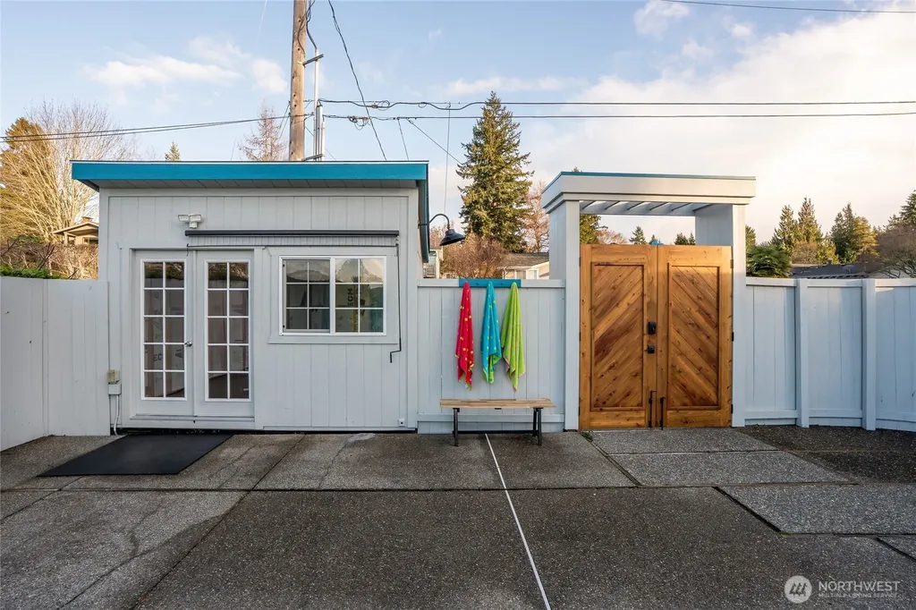 4042 Soundview Drive W University Place WA 98466