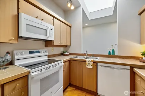 4042 Soundview Drive W University Place WA 98466