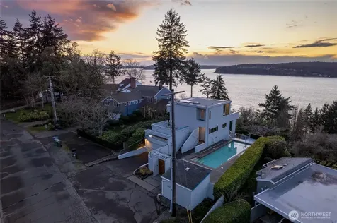 4042 Soundview Drive W University Place WA 98466