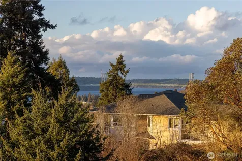 4042 Soundview Drive W University Place WA 98466