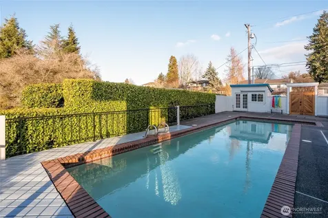 4042 Soundview Drive W University Place WA 98466