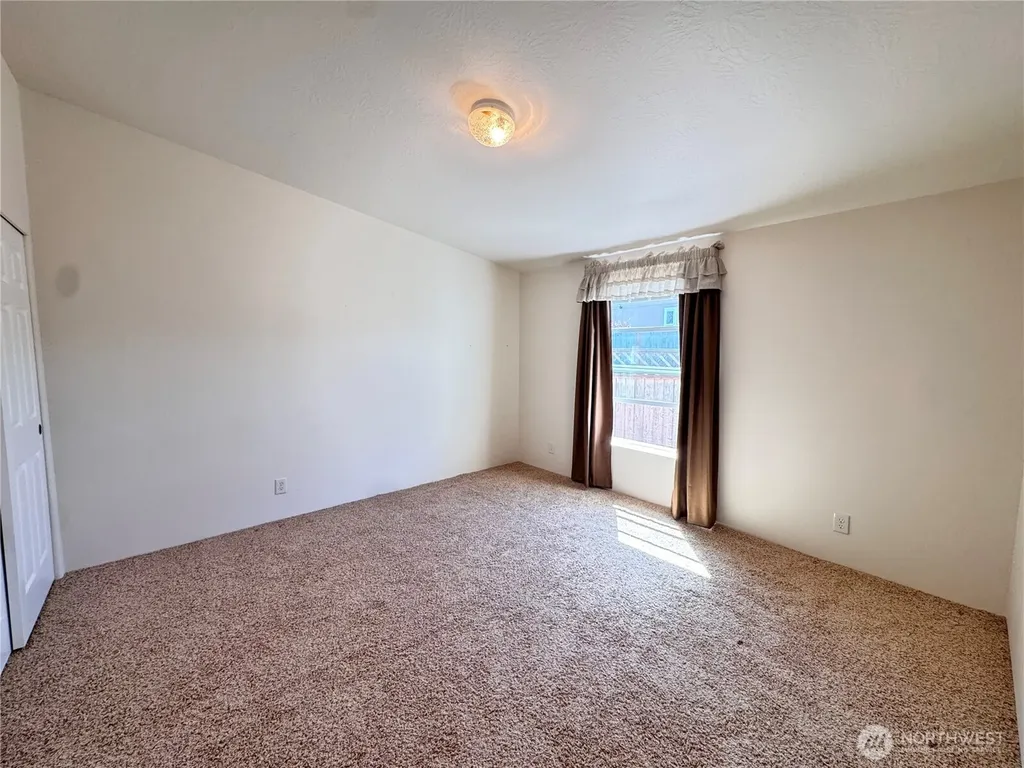 528 N 7th Avenue Sequim WA 98382