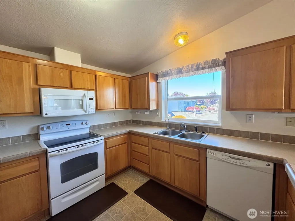 528 N 7th Avenue Sequim WA 98382