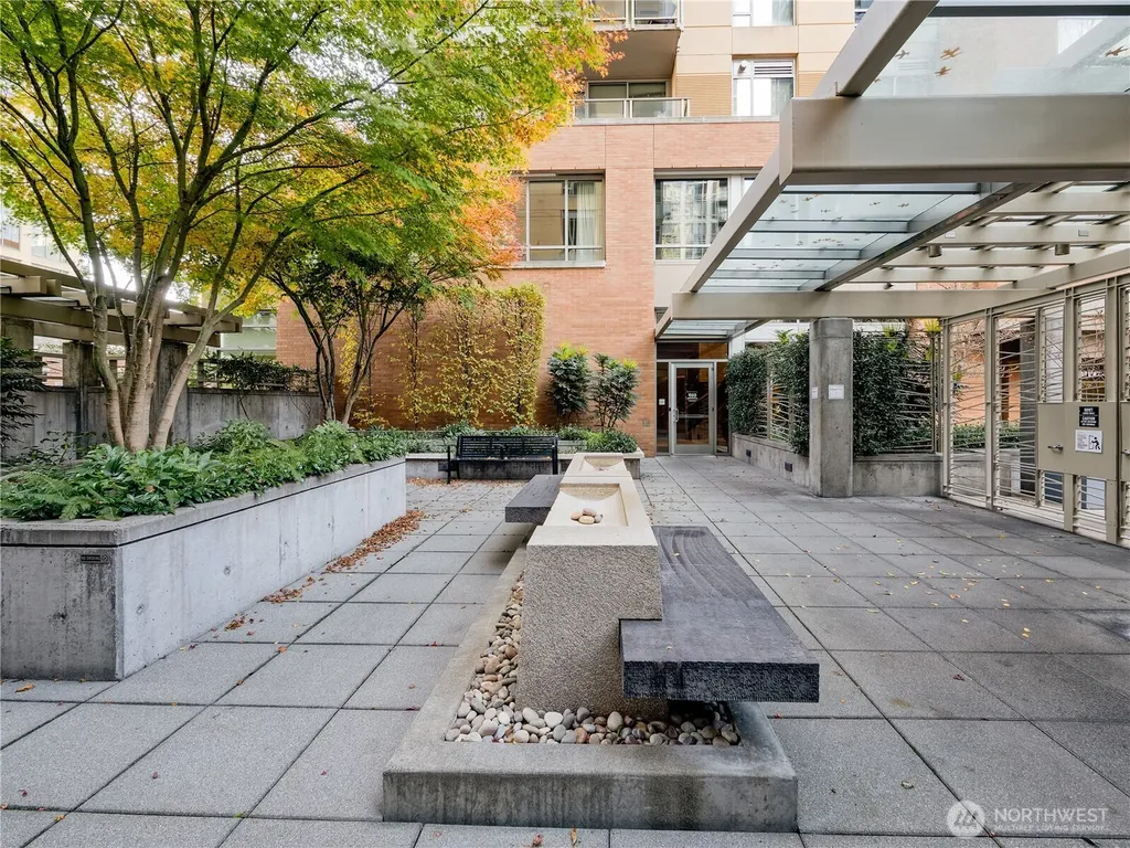 910 Lenora Street Seattle WA 98121