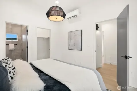 4217 S Findlay Street Seattle WA 98118