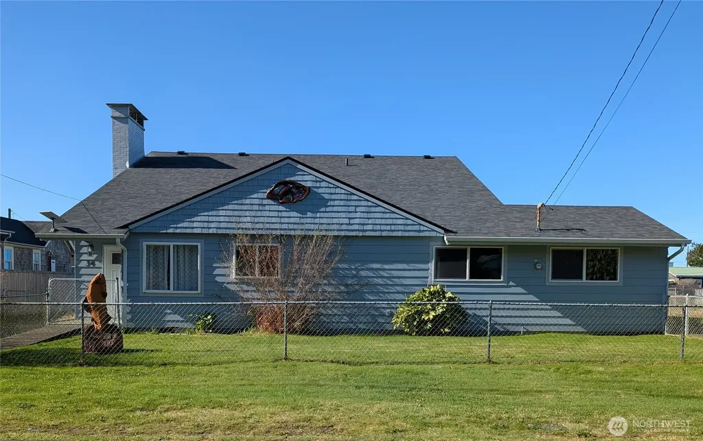 34 4th Street S Pacific Beach WA 98571