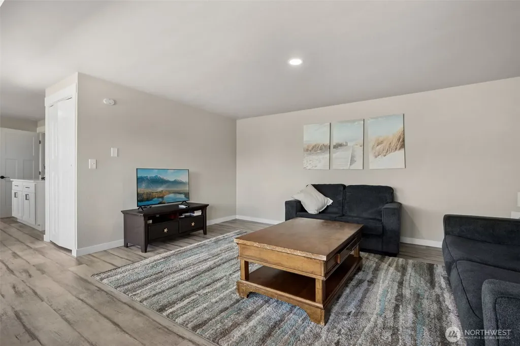 34 4th Street S Pacific Beach WA 98571