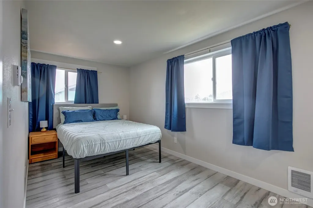 34 4th Street S Pacific Beach WA 98571