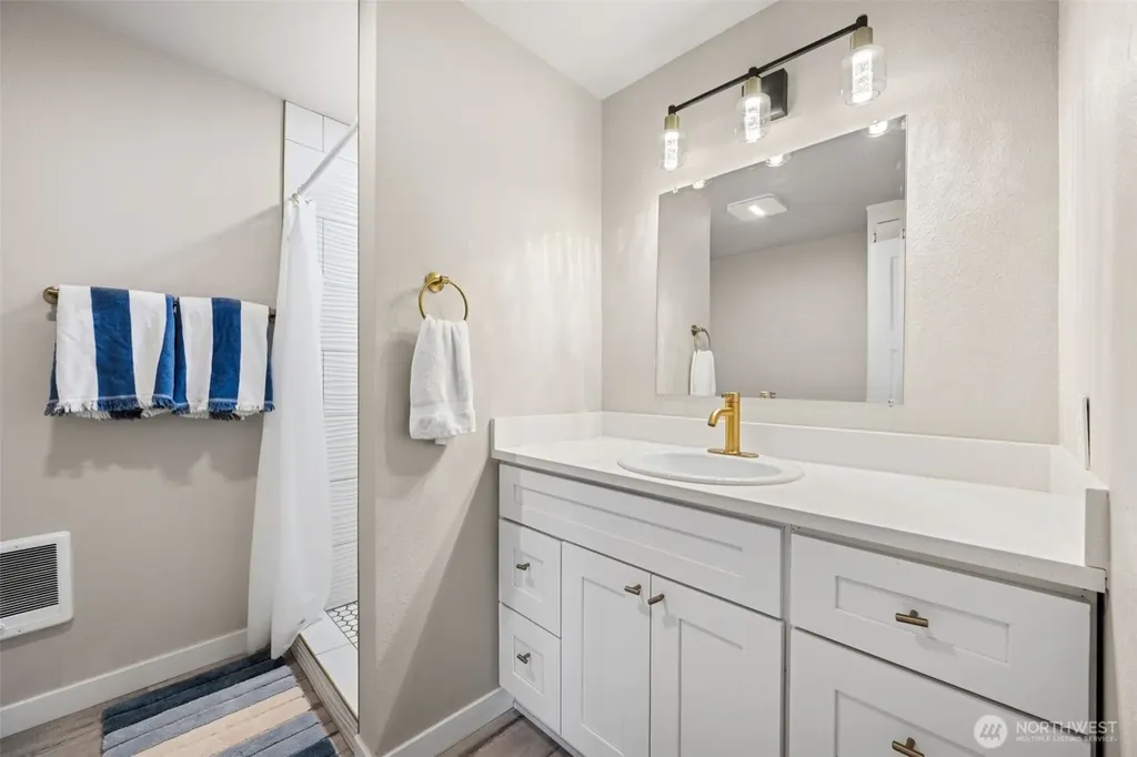 34 4th Street S Pacific Beach WA 98571
