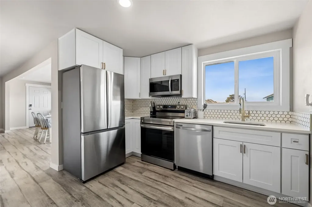 34 4th Street S Pacific Beach WA 98571