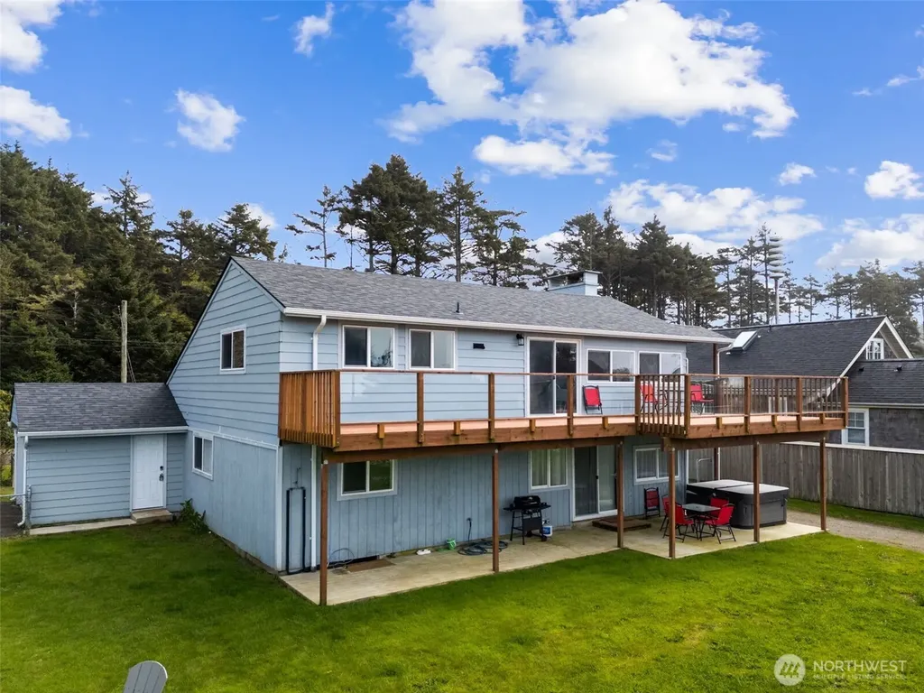 34 4th Street S Pacific Beach WA 98571