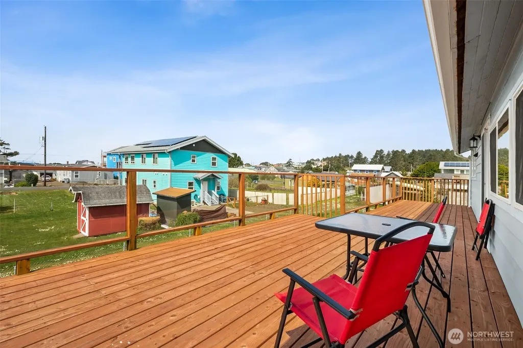 34 4th Street S Pacific Beach WA 98571