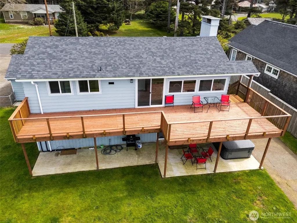 34 4th Street S Pacific Beach WA 98571