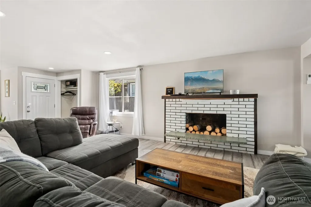 34 4th Street S Pacific Beach WA 98571