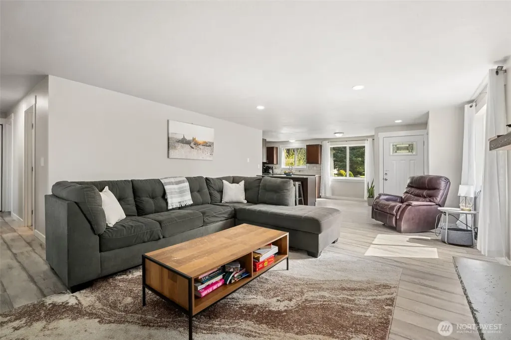 34 4th Street S Pacific Beach WA 98571
