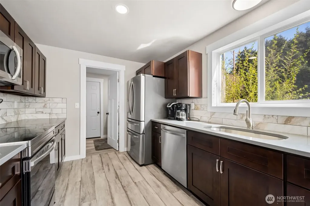 34 4th Street S Pacific Beach WA 98571