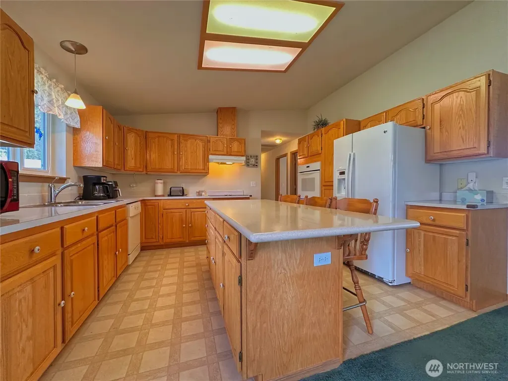 55086 Bay Area Drive NE Electric City WA 99123