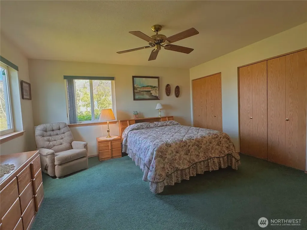 55086 Bay Area Drive NE Electric City WA 99123