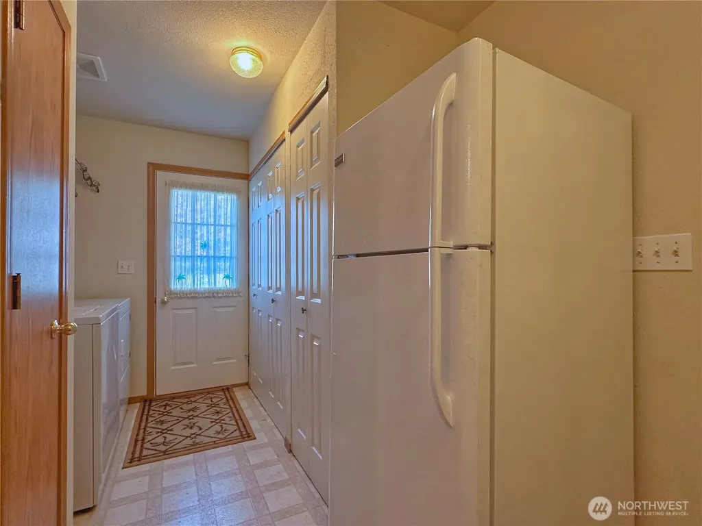 55086 Bay Area Drive NE Electric City WA 99123