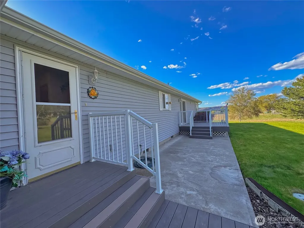 55086 Bay Area Drive NE Electric City WA 99123