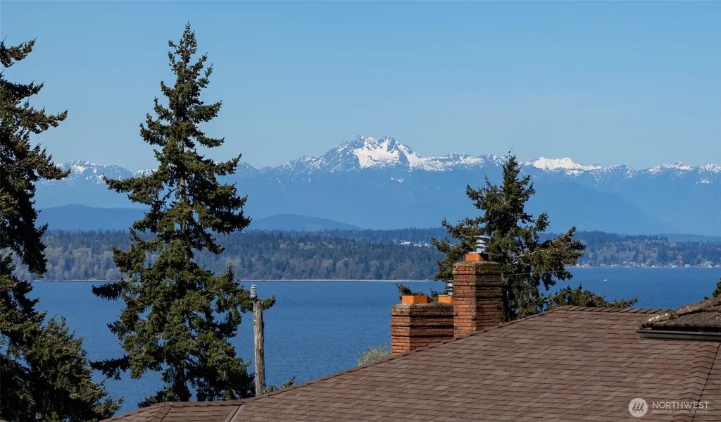 4019 SW Henderson Street Seattle WA 98136