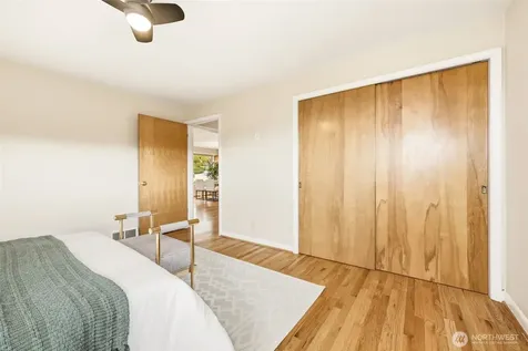 4019 SW Henderson Street Seattle WA 98136