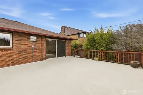 4019 SW Henderson Street Seattle WA 98136
