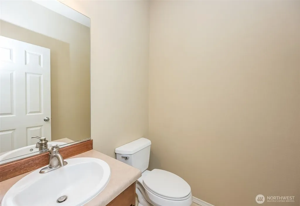 5325 Military Road E Tacoma WA 98446