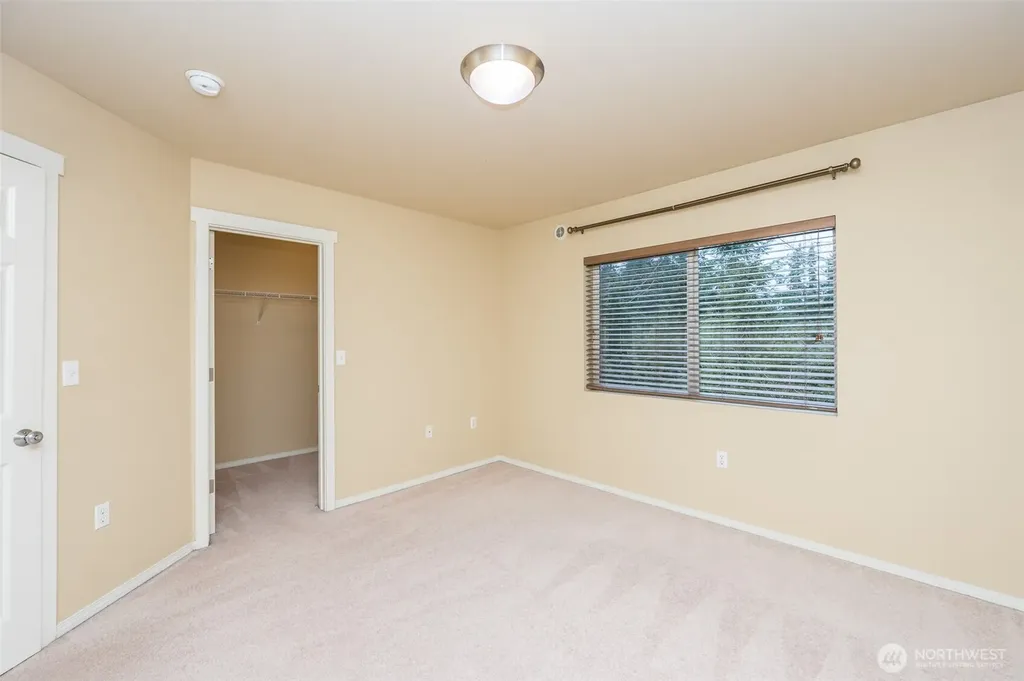 5325 Military Road E Tacoma WA 98446